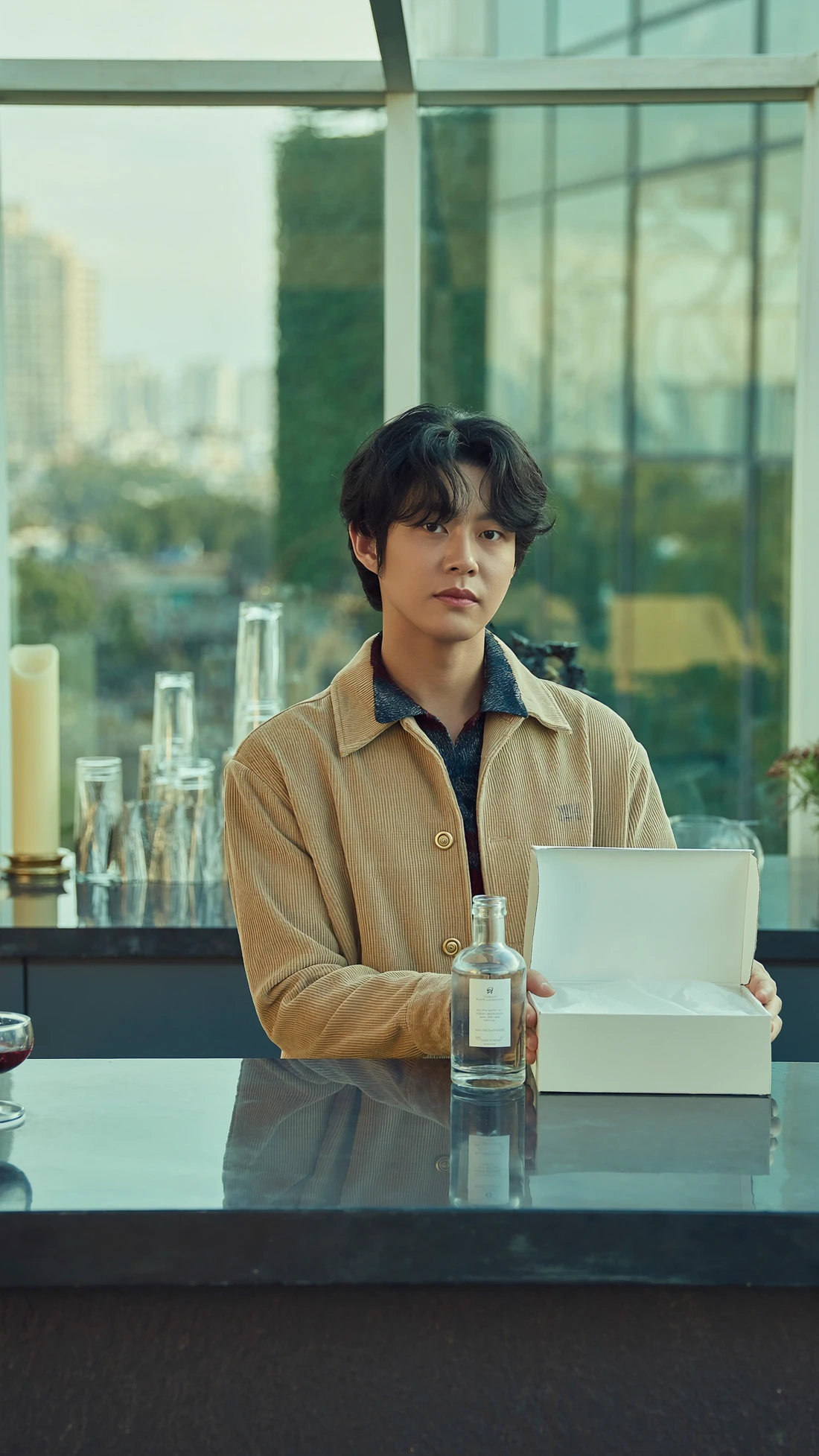 AI avatar presenting a product at a bright rooftop counter
